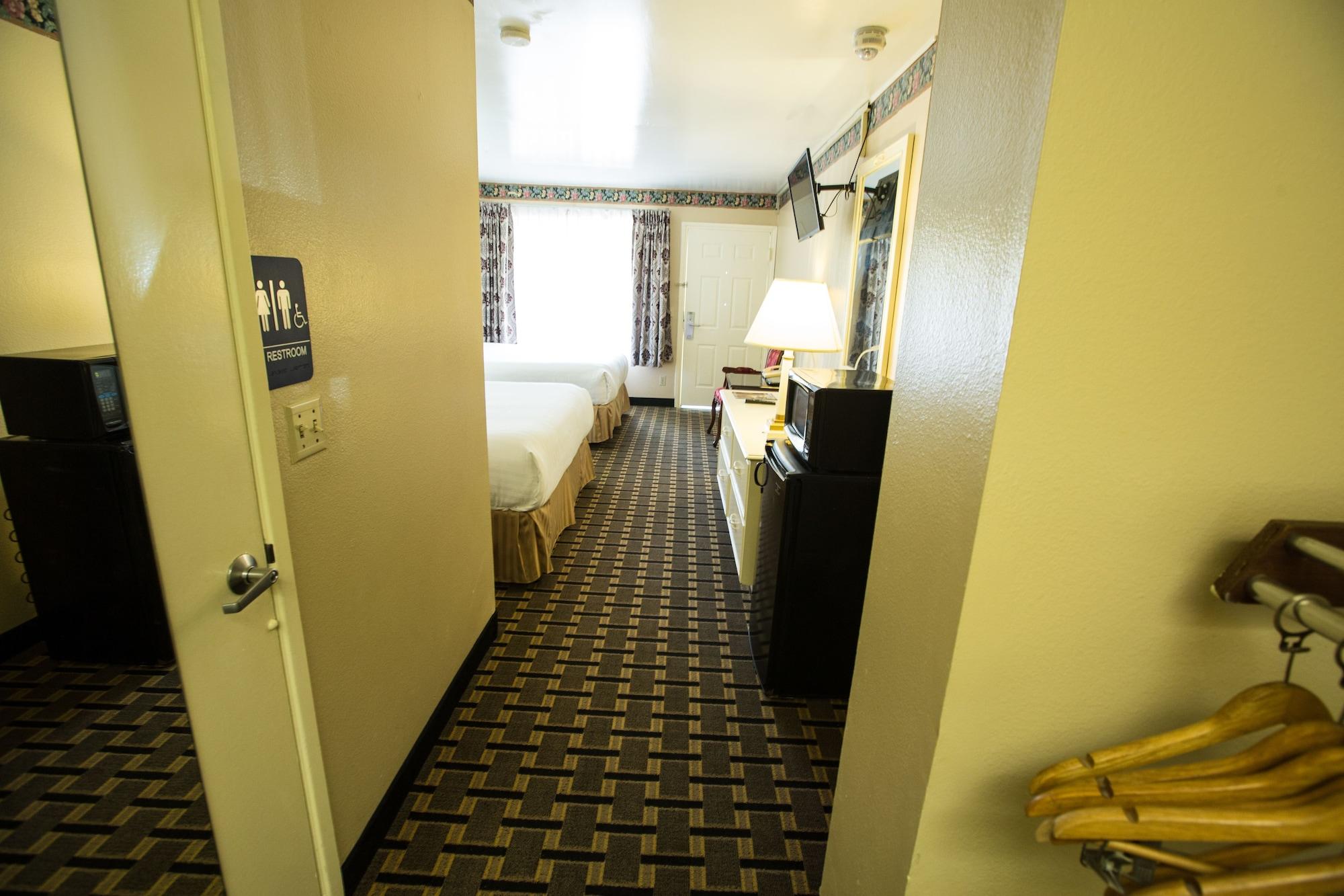 Anaheim Carriage Inn Bagian luar foto