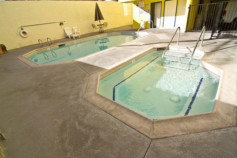 Anaheim Carriage Inn Bagian luar foto