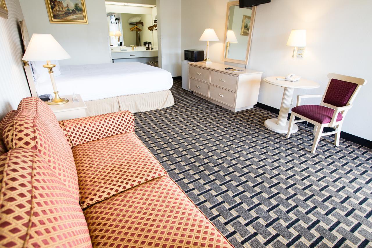 Anaheim Carriage Inn Bagian luar foto