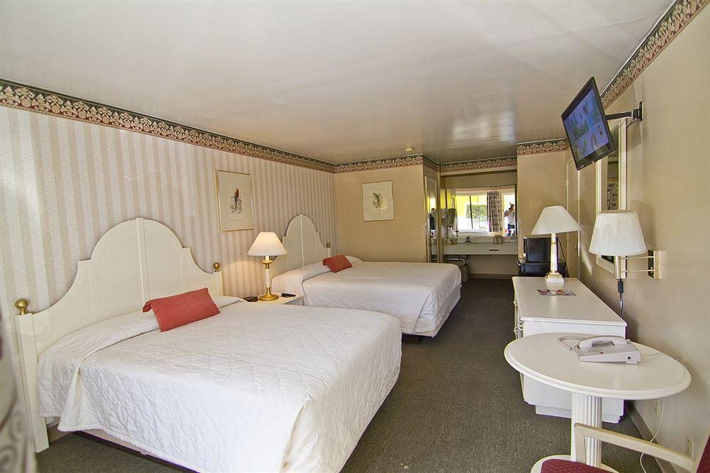 Anaheim Carriage Inn Bagian luar foto